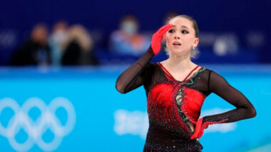 La patinadora rusa Kamila Valieva, primera en lograr un salto cuádruple, da positivo en prueba de dopaje