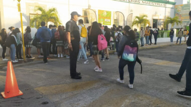 En marcha operativo vial en escuelas del Centro