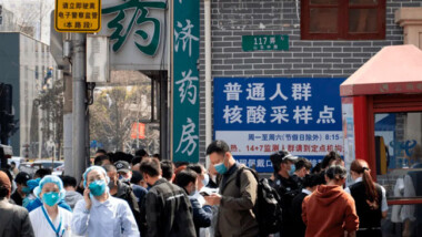 Shanghái inicia la mayor cuarentena de China en dos años ante brote de COVID