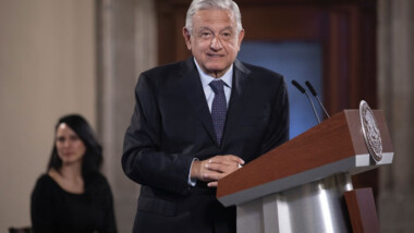 Reta López Obrador a opositores: ‘Si no me quieren, ¿por qué no van a votar?’