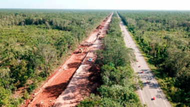 AMLO suspende plática con famosos sobre impacto ambiental del Tren Maya