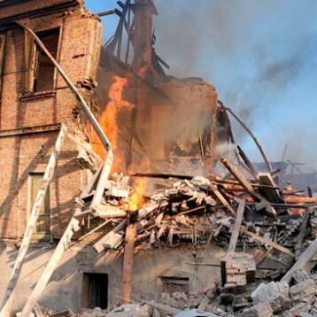 Bombardeo en escuela de Lugansk, Ucrania deja 60 muertos