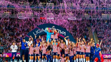 Chivas femenil consigue su segundo titulo tras vencer a Pachuca