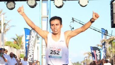Cornelio López gana el Maratón de la Marina 2022