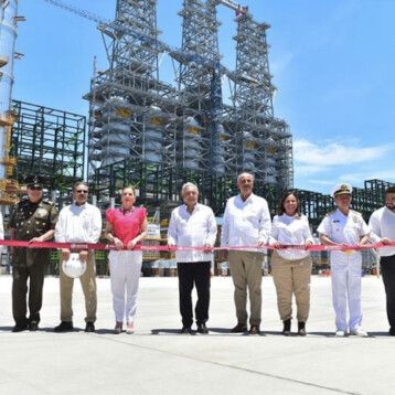AMLO inaugura la primera etapa de la refinería de Dos Bocas; “un sueño convertido en realidad”, dice