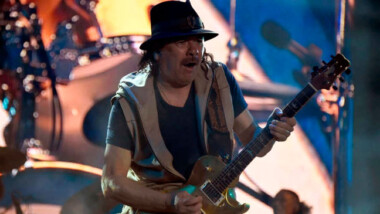Carlos Santana se desmayó en un concierto por agotamiento debido al calor