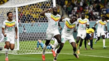 Senegal consigue su boleto a octavos tras vencer 2-1 a Ecuador