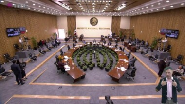 Plan B de AMLO toca al INE: baja salarios, elimina fideicomisos y quita al secretario ejecutivo