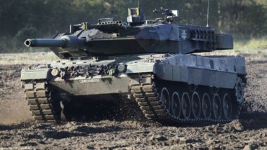 Alemania accede a enviar carros de combate avanzados a Kiev