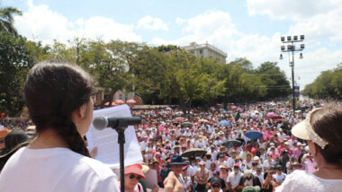 Yucatecos salen a defender al INE y piden elecciones libres