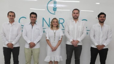 Reeligen a Claudia González como líder de Canirac