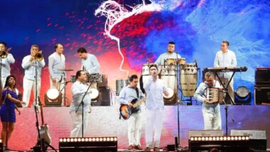 Los Ángeles Azules ponen a bailar a las mamás de Mérida