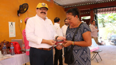 Lanzan plan de apoyo óptico para familias yucatecas