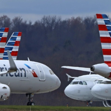 EU multa a American Airlines por decenas de retrasos en tierra