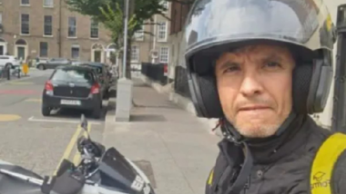 Repartidor de moto salva a niños de ataque con cuchillo; la vida le da 4 mdp