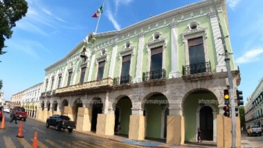 Blindan Palacio de Gobierno y la Catedral de Mérida previo al #8M