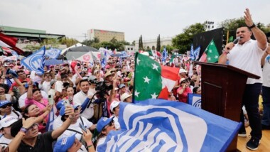 Abandera Renán lucha por tarifas justas de CFE