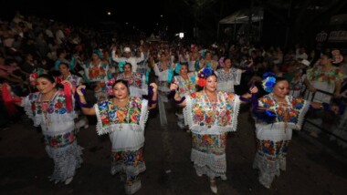 Más de 50 mil personas disfrutan la Noche Regional del Carnaval de Mérida