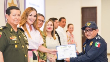 Reconocen trayectoria de policías municipales