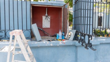 Restablecen servicio eléctrico en primaria de San Sebastián
