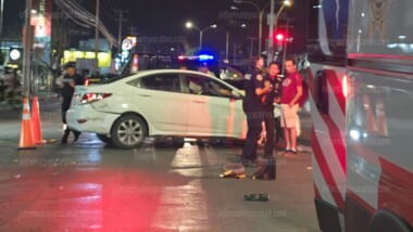 Ebrio choca contra semáforo en la Canek