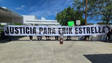 Protestan en el Complejo de Seguridad para exigir justicia para Erik