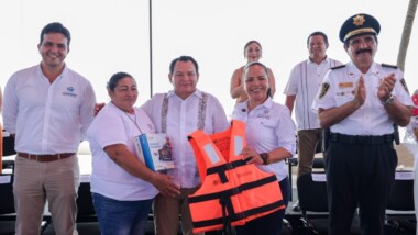 Entregan equipo de seguridad a pescadores progreseños