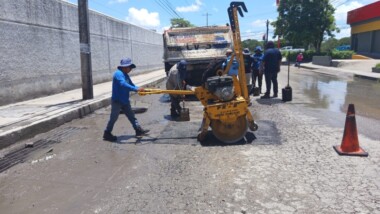 Reparan bache en Sambulá tras accidente de Va y Ven