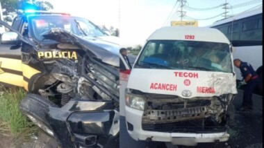 Unidad oficial choca contra taxi, hay varios lesionados