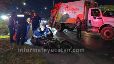 Motociclista se salva de ser aplastado por camión de basura