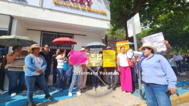 ¡Fuera Balam! exigen docentes en SEGEY
