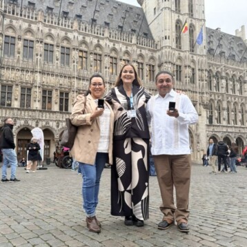Cecilia visita negocio de yucatecos en Bruselas