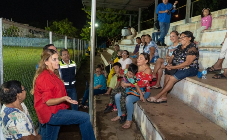 Cecilia Patrón lleva a nivel calle a las dependencias del Ayuntamiento