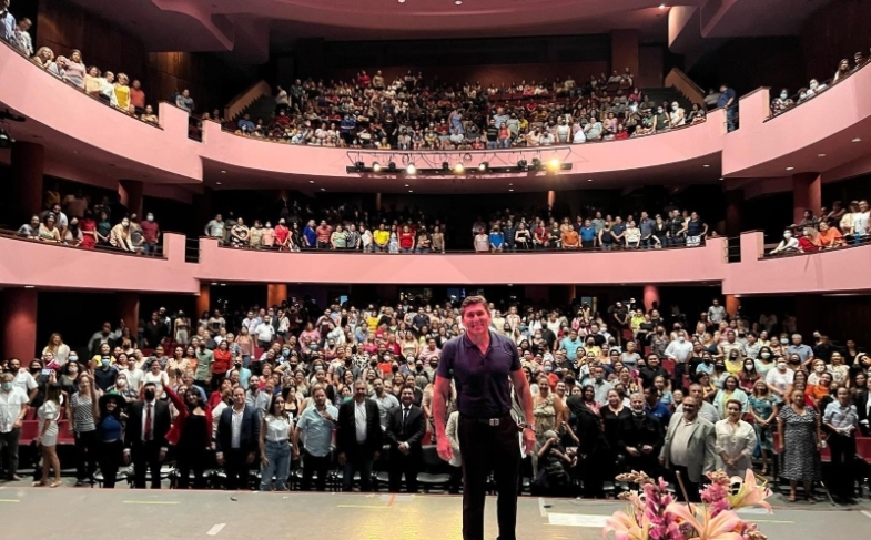 “Mujeres difíciles, Hombres complicados” del Dr. Lozano en Mérida