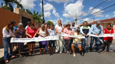 Entrega Cecilia Patrón más calles nuevas y repavimentadas