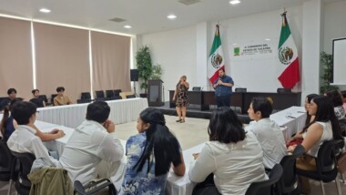 Diputado invita a jóvenes a involucrarse en la política