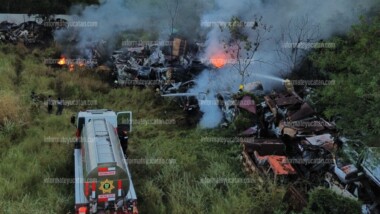 Se incendia excorralón en la Mérida-Cancún (video)