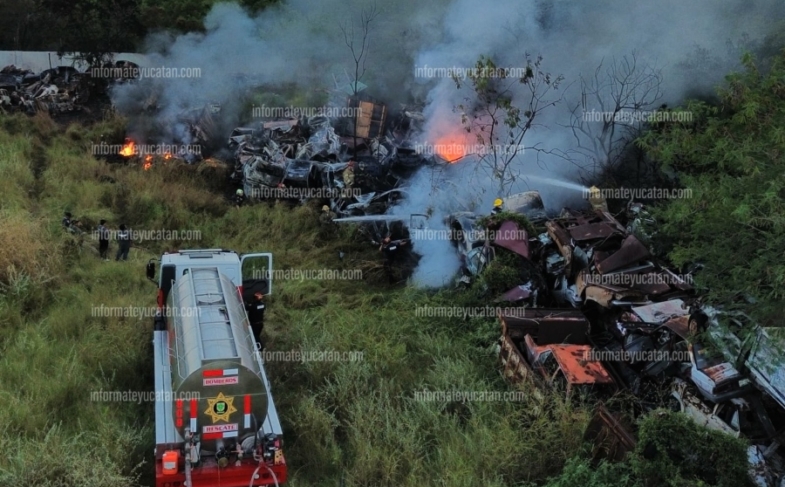 Se incendia excorralón en la Mérida-Cancún (video)