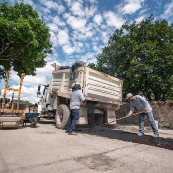 Supervisan bacheo de la 4T en el sur
