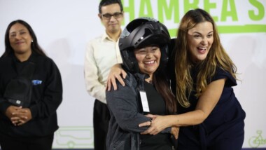 Entregan más cascos certificados del programa “Chambea Seguro”