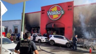 Mueren 23 personas en incendio en Waldo’s