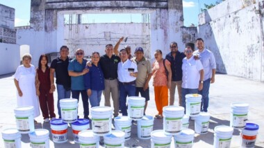 Sociedad Valiente entrega apoyo a comerciantes de mercados