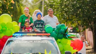 Llevan la Navidad a comisarías del sur