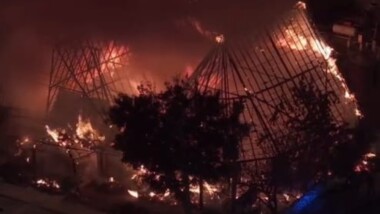 Fuego arrasa con restaurante “Las Jaibas”