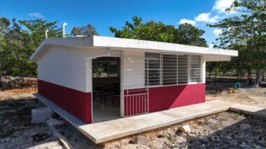 Entregan salón didáctico en Tinum