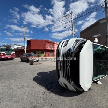 Turistas vuelcan en Mérida