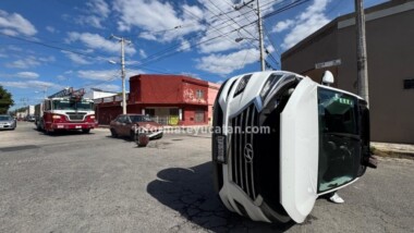 Turistas vuelcan en Mérida