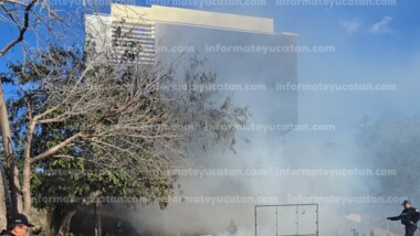 Evacúan campus de la Uady por incendio