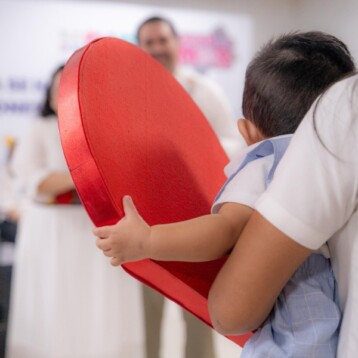 Tres familias, tres historias… y un mismo destino: el amor que nace con la adopción
