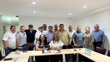 Taxistas piden tarifas justas y menos trámites